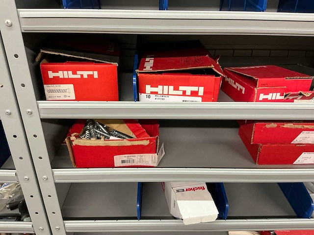 Partij onderdelen t.b.v. machinebouw in stalen vakkenkast (13x) - afbeelding 31 van  72