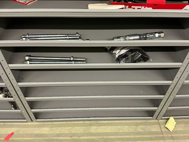 Partij onderdelen t.b.v. machinebouw in stalen vakkenkast (13x) - afbeelding 33 van  72