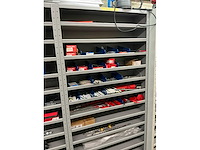 Partij onderdelen t.b.v. machinebouw in stalen vakkenkast (13x) - afbeelding 35 van  72