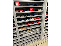 Partij onderdelen t.b.v. machinebouw in stalen vakkenkast (13x) - afbeelding 36 van  72