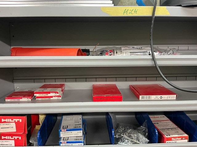 Partij onderdelen t.b.v. machinebouw in stalen vakkenkast (13x) - afbeelding 37 van  72