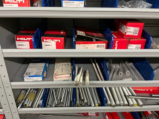 Partij onderdelen t.b.v. machinebouw in stalen vakkenkast (13x) - afbeelding 40 van  72