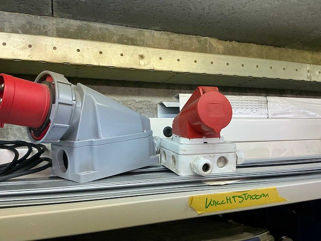 Partij onderdelen t.b.v. machinebouw in stalen vakkenkast (13x) - afbeelding 44 van  72