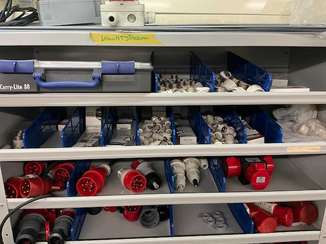 Partij onderdelen t.b.v. machinebouw in stalen vakkenkast (13x) - afbeelding 47 van  72