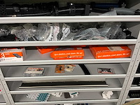 Partij onderdelen t.b.v. machinebouw in stalen vakkenkast (13x) - afbeelding 52 van  72