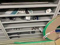 Partij onderdelen t.b.v. machinebouw in stalen vakkenkast (13x) - afbeelding 54 van  72