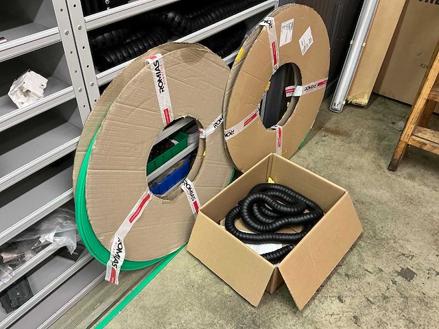 Partij onderdelen t.b.v. machinebouw in stalen vakkenkast (13x) - afbeelding 55 van  72