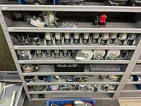 Partij onderdelen t.b.v. machinebouw in stalen vakkenkast (13x) - afbeelding 45 van  72