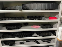 Partij onderdelen t.b.v. machinebouw in stalen vakkenkast (13x) - afbeelding 58 van  72