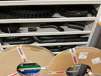 Partij onderdelen t.b.v. machinebouw in stalen vakkenkast (13x) - afbeelding 60 van  72