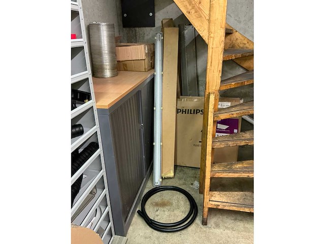 Partij onderdelen t.b.v. machinebouw in stalen vakkenkast (13x) - afbeelding 68 van  72