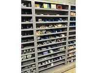 Partij onderdelen t.b.v. machinebouw in stalen vakkenkast (13x) - afbeelding 67 van  72