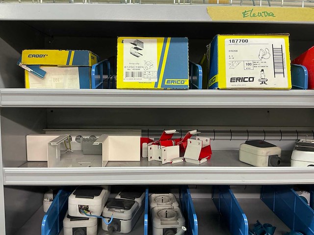 Partij onderdelen t.b.v. machinebouw in stalen vakkenkast (13x) - afbeelding 72 van  72