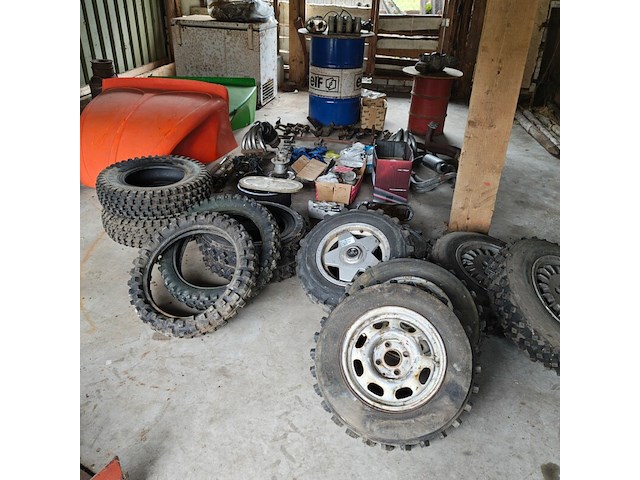 Partij onderdelen voor crossauto's - afbeelding 1 van  8