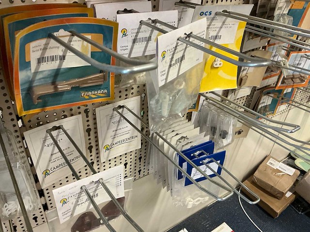 Partij onderdelen voor horren en gordijnen - afbeelding 6 van  25