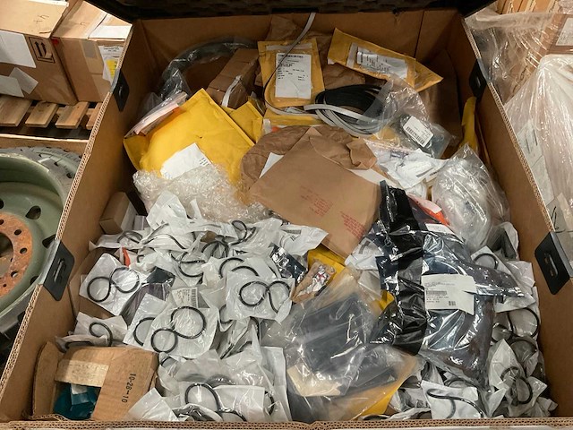 Partij onderdelen - afbeelding 1 van  4