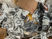 Partij onderdelen - afbeelding 2 van  4