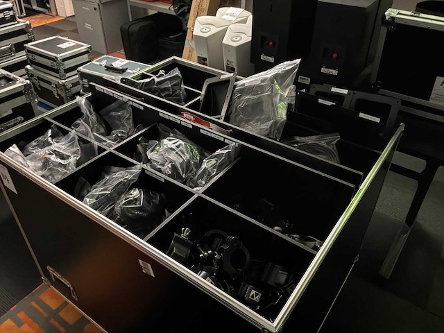 Partij onderdelen - afbeelding 1 van  3