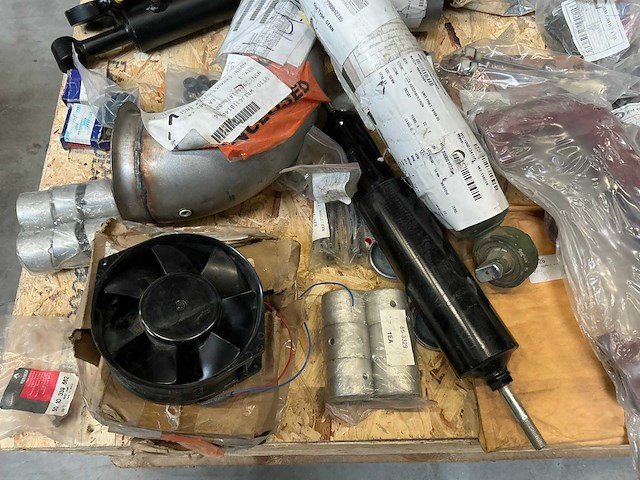 Partij onderdelen - afbeelding 2 van  6