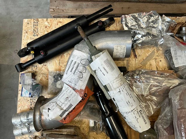 Partij onderdelen - afbeelding 4 van  6