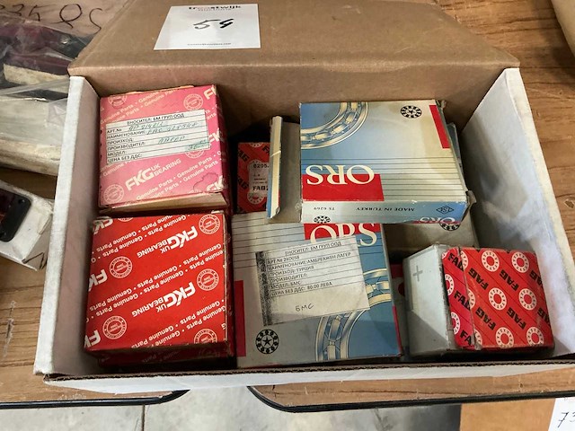 Partij onderdelen - afbeelding 2 van  8