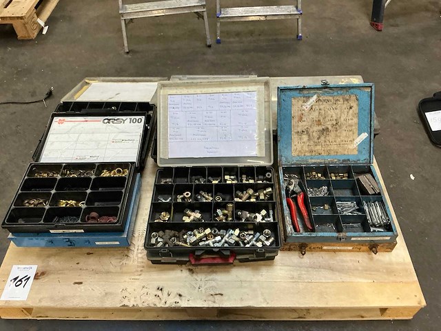 Partij onderdelen - afbeelding 1 van  7