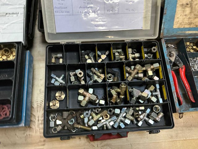 Partij onderdelen - afbeelding 3 van  7