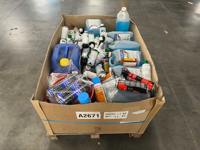 Partij onderhouds- & reinigingsmiddelen - afbeelding 1 van  11