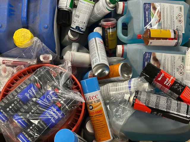 Partij onderhouds- & reinigingsmiddelen - afbeelding 4 van  11