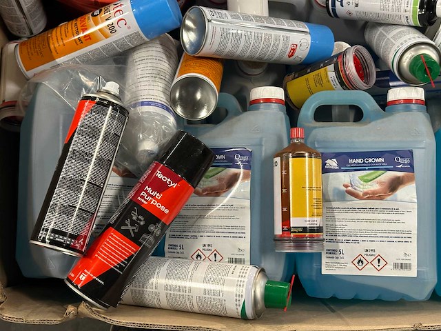 Partij onderhouds- & reinigingsmiddelen - afbeelding 7 van  11