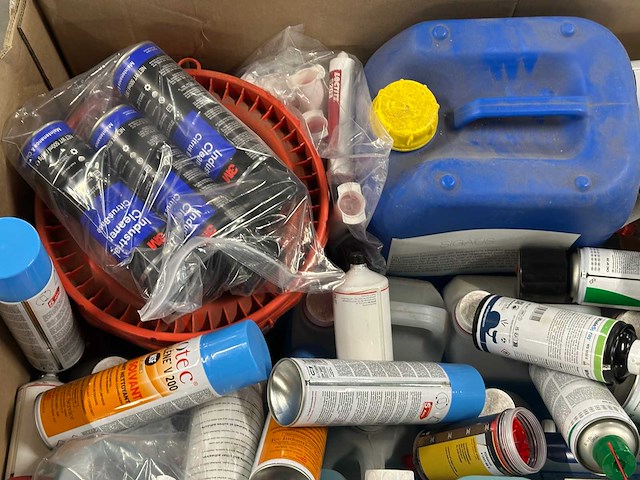 Partij onderhouds- & reinigingsmiddelen - afbeelding 8 van  11