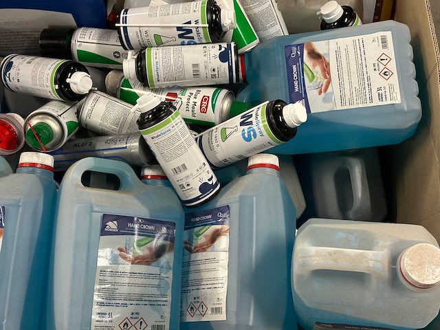 Partij onderhouds- & reinigingsmiddelen - afbeelding 10 van  11