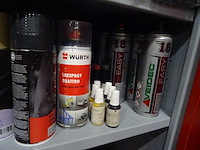 Partij onderhoudsmiddelen en spuitbussen, ca 190 verpakkingen - afbeelding 1 van  2