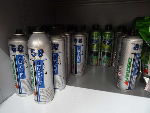 Partij onderhoudsmiddelen en spuitbussen, ca 190 verpakkingen - afbeelding 2 van  2