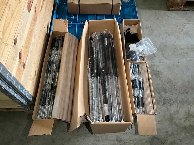 Partij ongebruikte gasveren - afbeelding 1 van  16