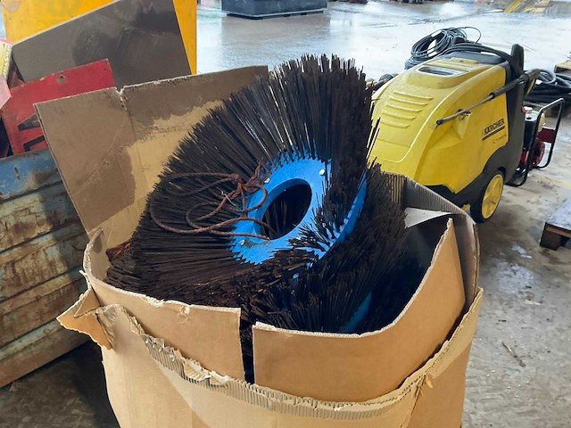 Partij onkruitborstels - afbeelding 2 van  3