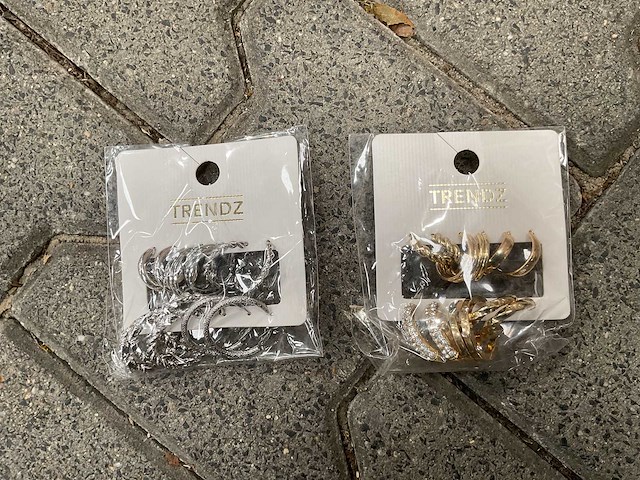 Partij oorbellen goud/zilver trendz (140x) - afbeelding 1 van  3