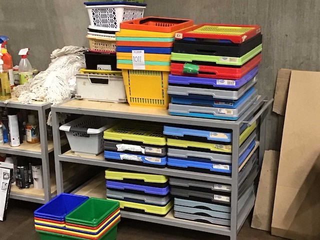 Partij opbergkratten en diversen - afbeelding 1 van  3