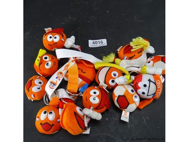 Partij oranje sleutelhangers - afbeelding 1 van  3