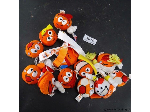 Partij oranje sleutelhangers - afbeelding 2 van  3