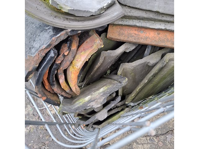 Partij oud gesmoorde friese dakpannen - afbeelding 6 van  9