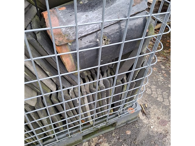 Partij oud gesmoorde friese dakpannen - afbeelding 8 van  9