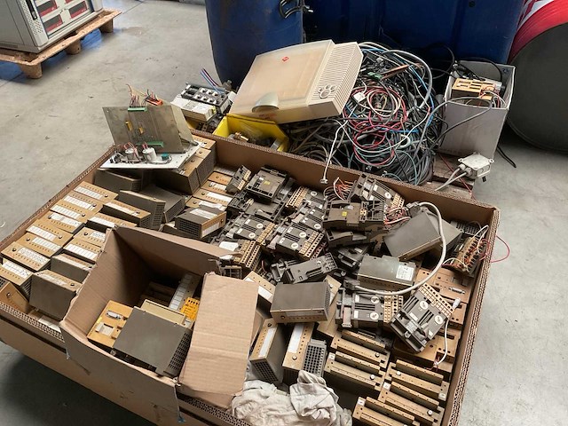 Partij oud ijzer, kabels en diversen - afbeelding 4 van  5