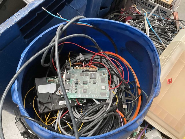 Partij oud ijzer, kabels en diversen - afbeelding 5 van  5