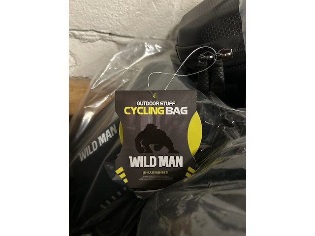 Partij outdoor artikelen w.o. fietstassen wild man - afbeelding 6 van  7