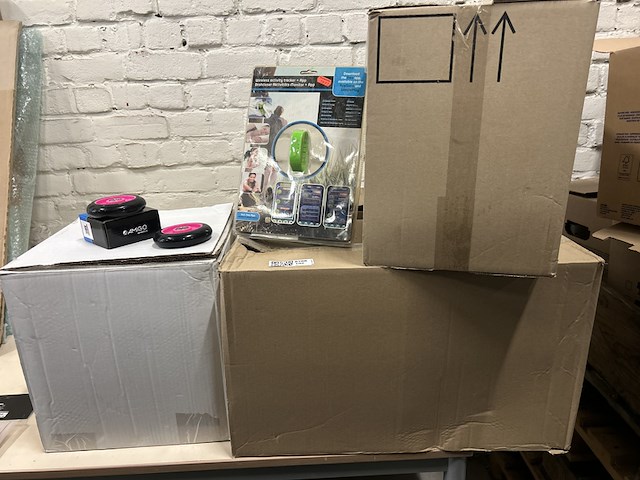 Partij outdoor artikelen w.o. tracker - afbeelding 1 van  9