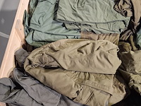 Partij overalls en jassen - afbeelding 2 van  18