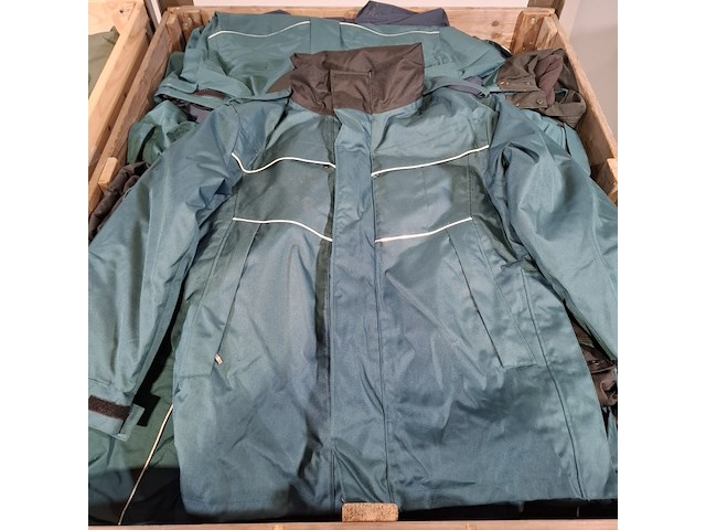 Partij overalls en jassen - afbeelding 4 van  18