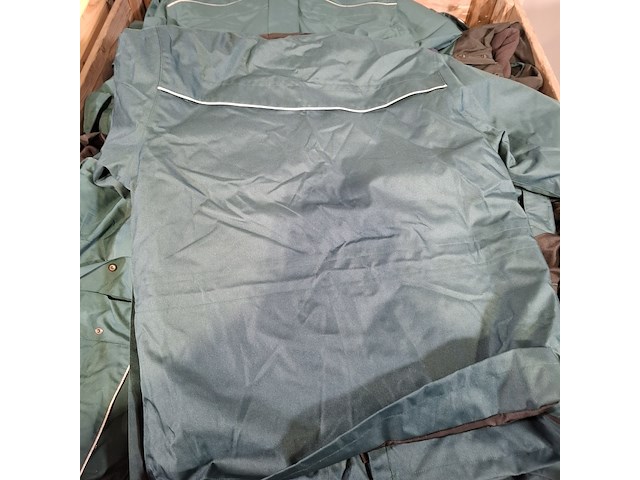 Partij overalls en jassen - afbeelding 8 van  18