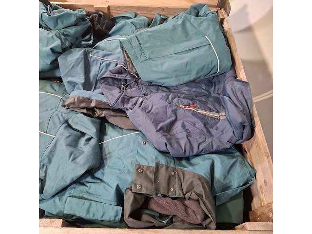 Partij overalls en jassen - afbeelding 9 van  18